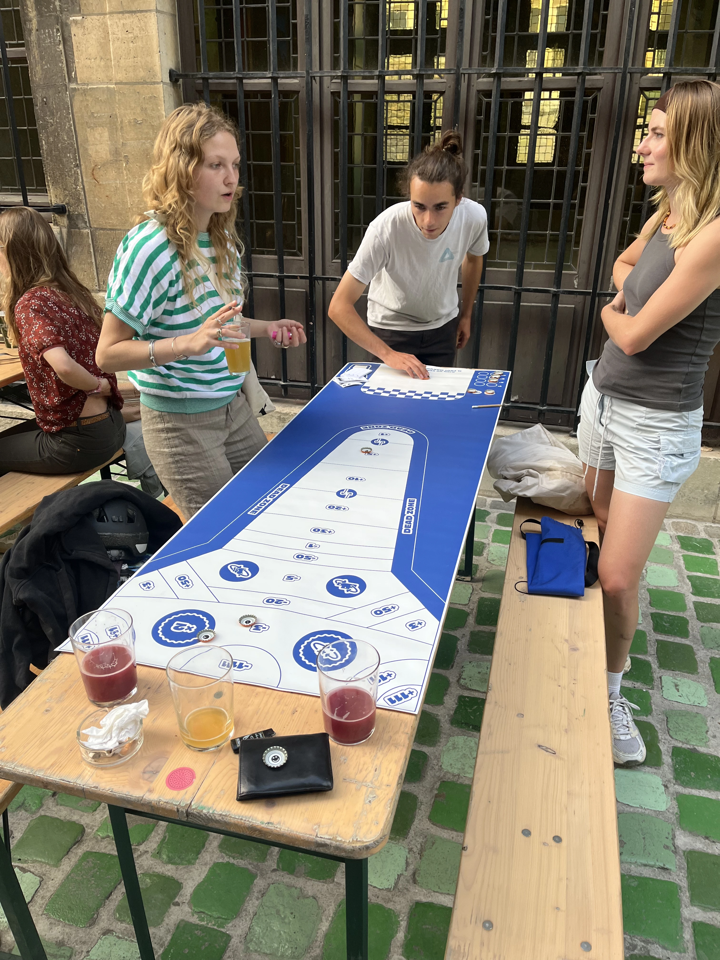 Le Pavé, Bar, Bar d'ambiance, Fléchettes, Bières, soirée jeux, Jeux d'adresse, Jeux de société, J2S, Le 111, 111, US&DS, un seau et du sable