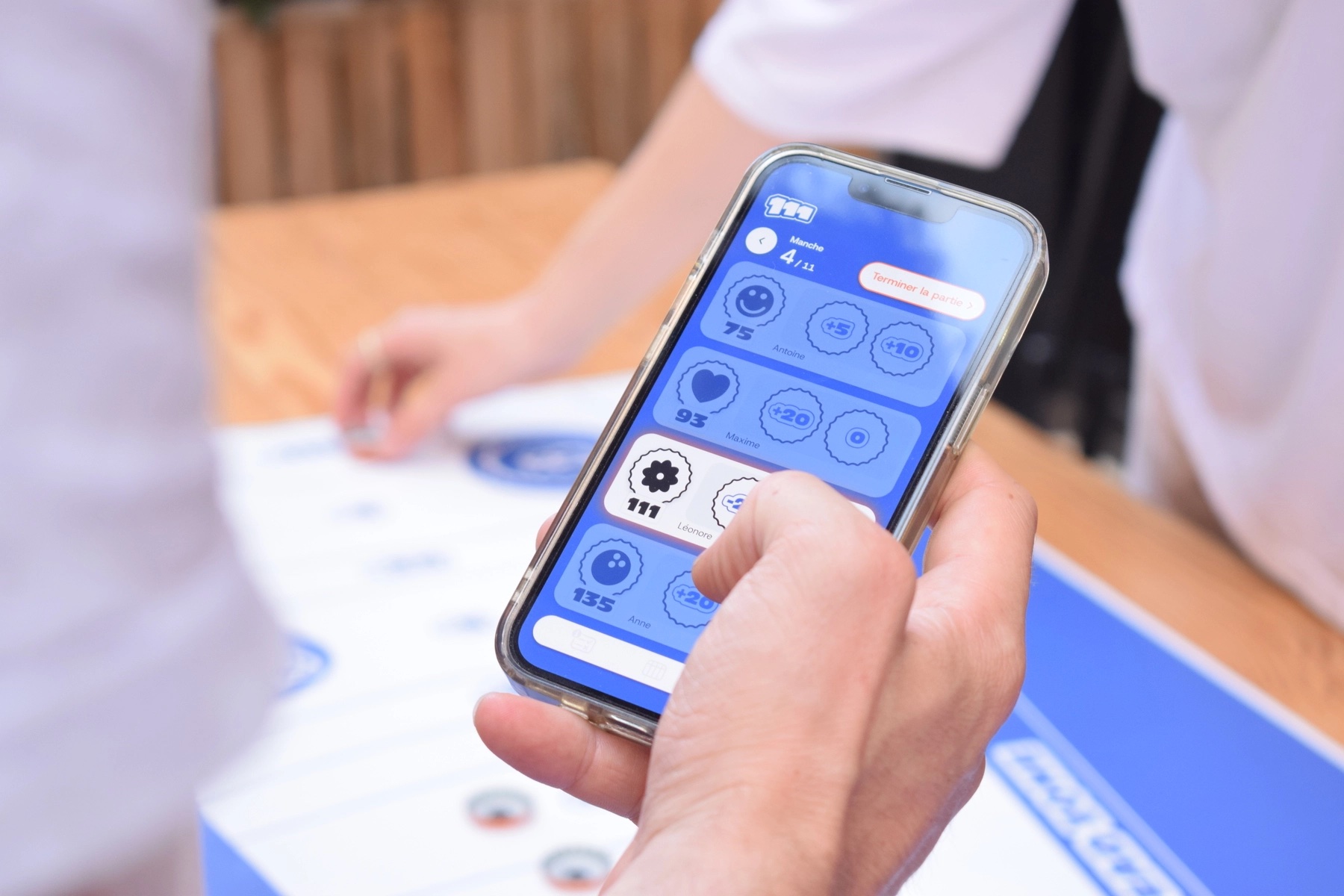 l'application 111 qui compte les points automatiquement, comparer les statistiques, compétition, historique des parties, gérer les scores, le 111, 111 le jeu, un seau et du sable, seau sable, us&ds