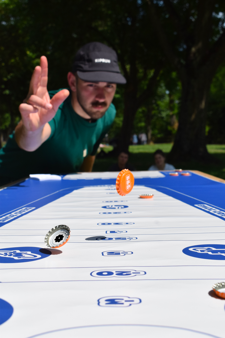 la stratégie et la compétition du jeu 111, jouer pour gagner, cases spéciales et bonus, compétitivité, équipes, victoire, le 111, 111 le jeu, un seau et du sable, seau sable, us&ds
